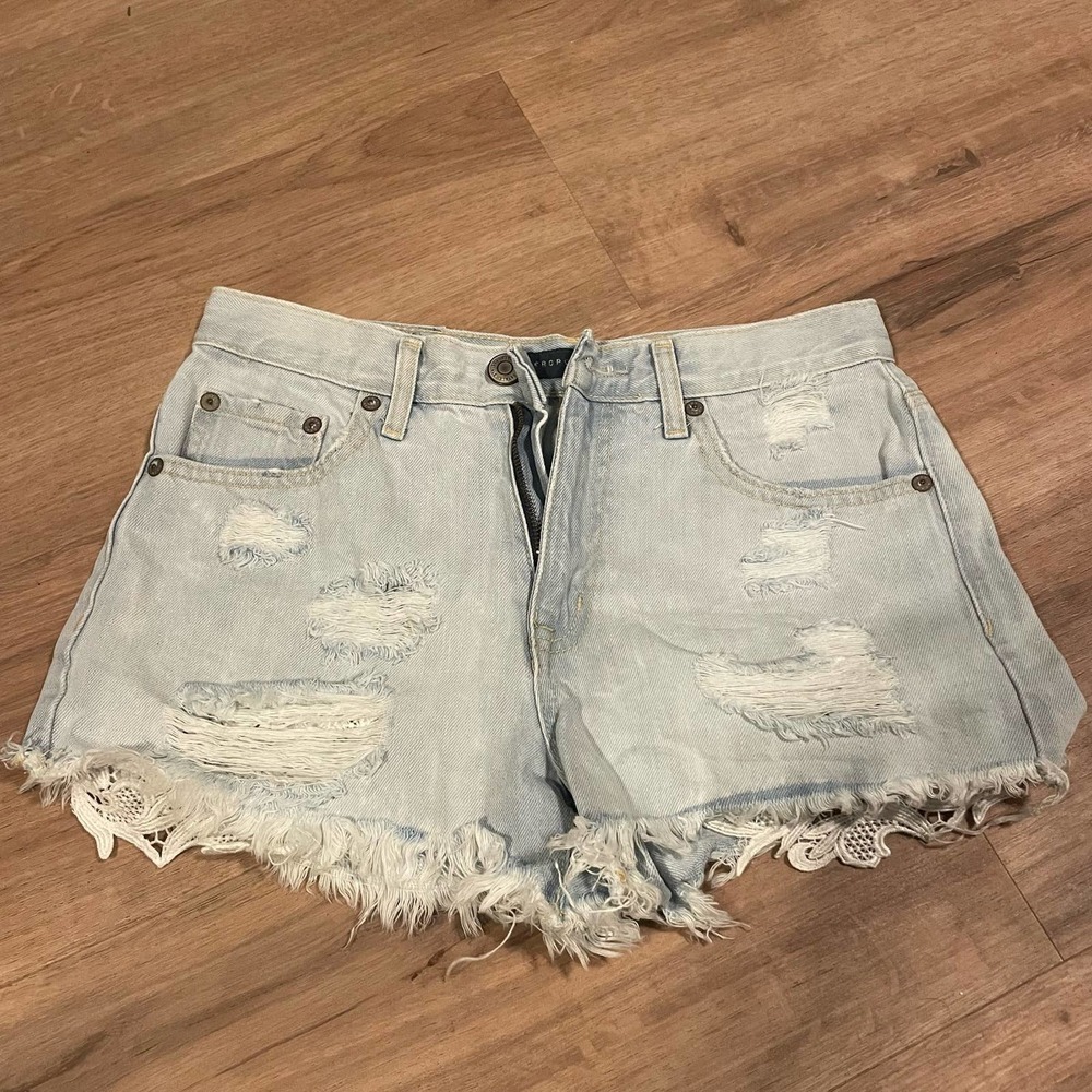 Aeropostale sz 4 distressed denim shorts